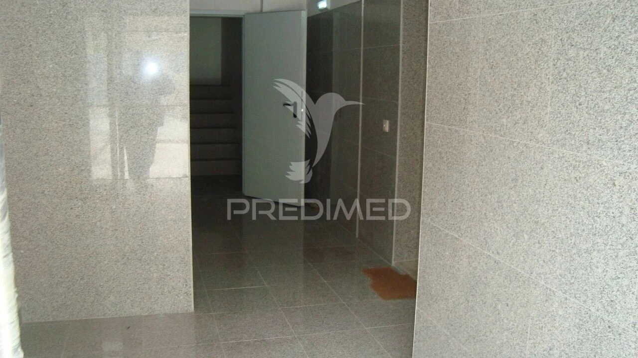 Apartamento T5 para Venda em Campanhã Foto 6