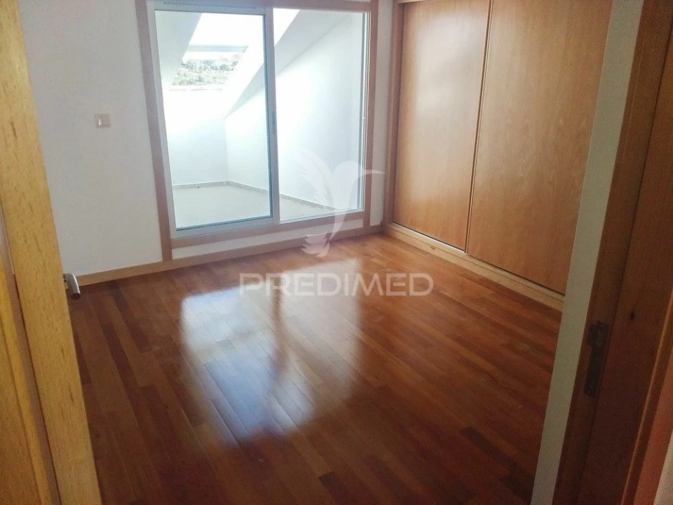 Apartamento T5 para Venda em Campanhã Foto 3