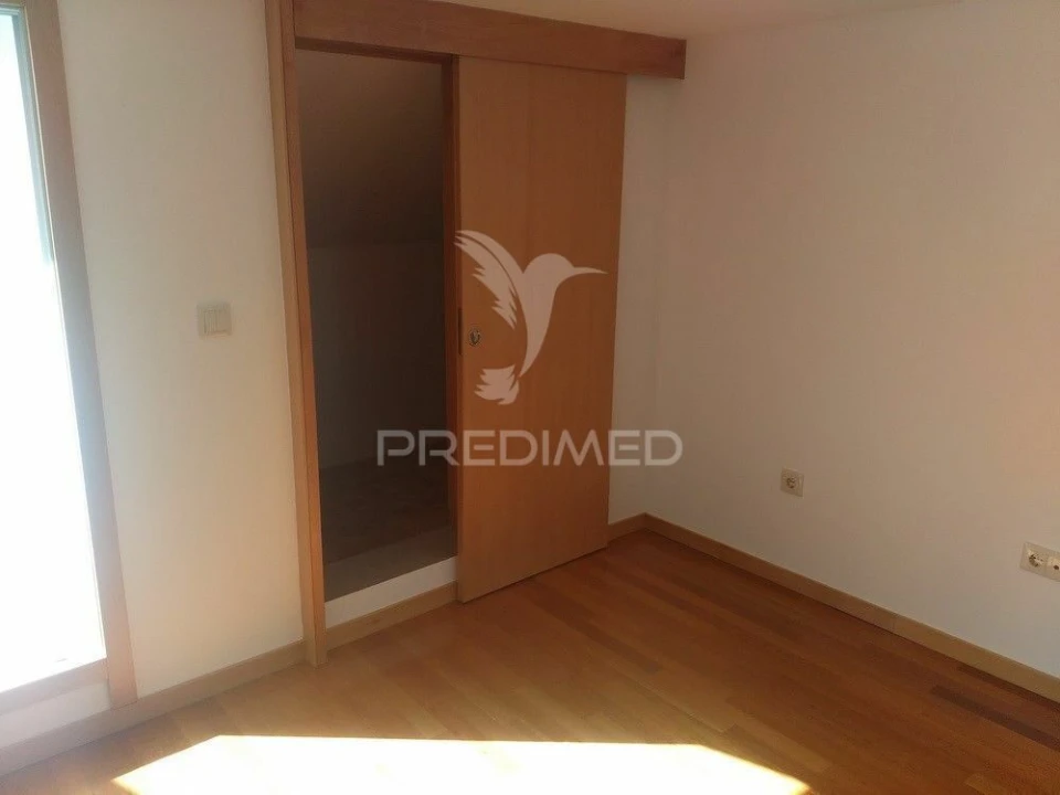 Apartamento T5 para Venda em Campanhã Foto 7