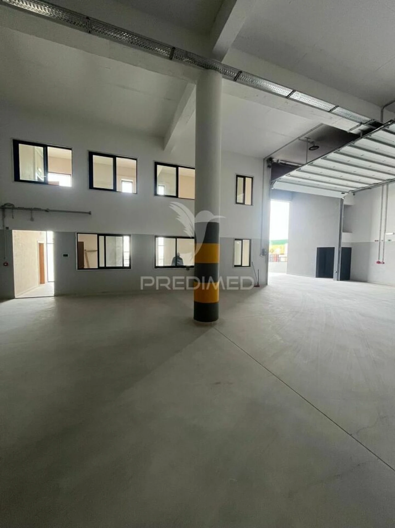 Armazém para Arrendamento em Santo António dos Cavaleiros e Frielas Foto 4