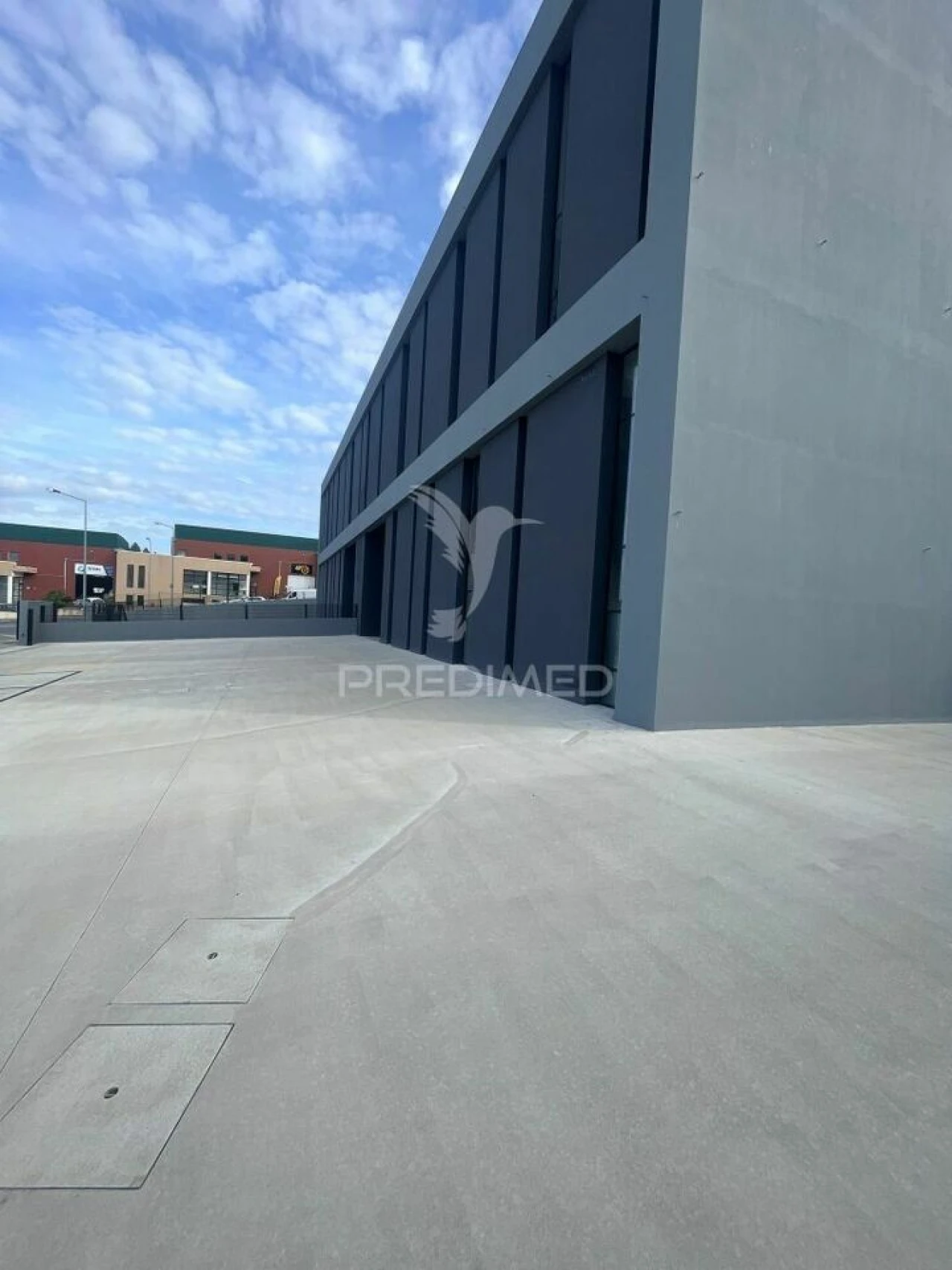 Armazém para Arrendamento em Santo António dos Cavaleiros e Frielas Foto 3