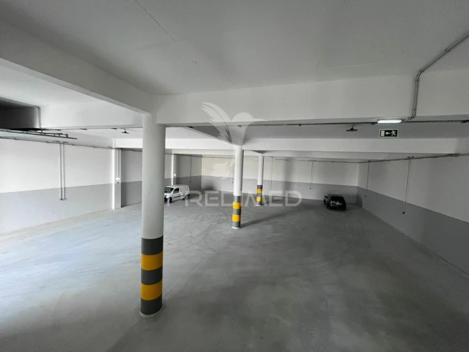 Armazém para Arrendamento em Santo António dos Cavaleiros e Frielas Foto 5