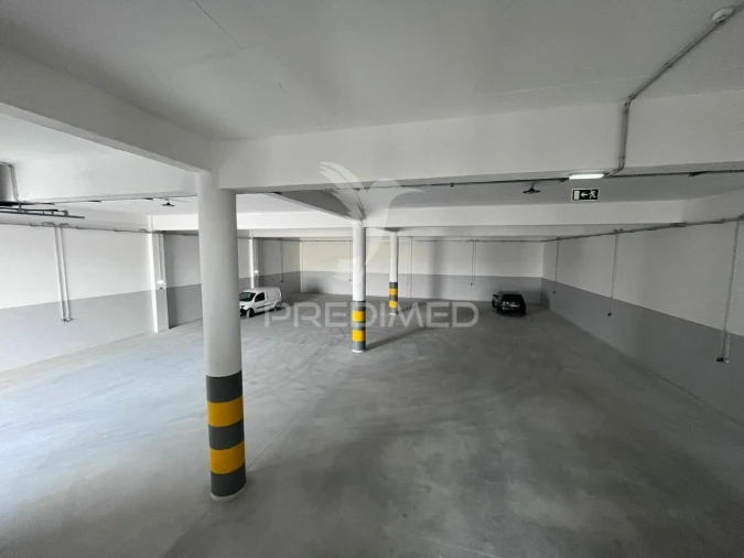 Armazém para Arrendamento em Santo António dos Cavaleiros e Frielas Foto 7