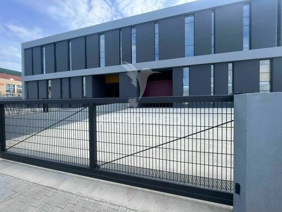 Armazém para Arrendamento em Santo António dos Cavaleiros e Frielas Foto 15