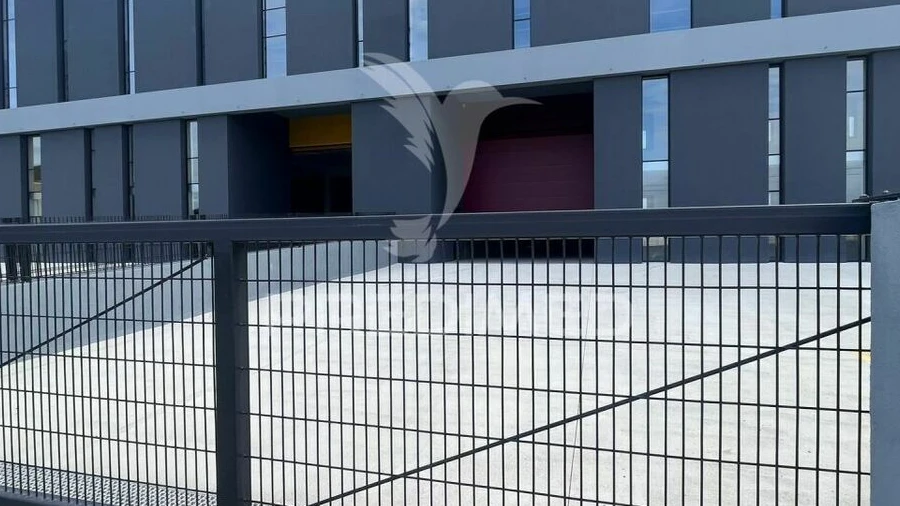 Armazém para Arrendamento em Santo António dos Cavaleiros e Frielas