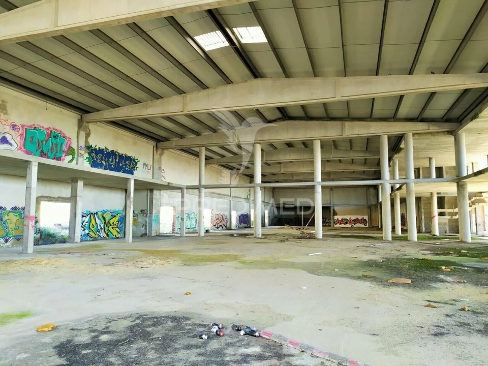 Armazém para Venda em Rio de Mouro Foto 3