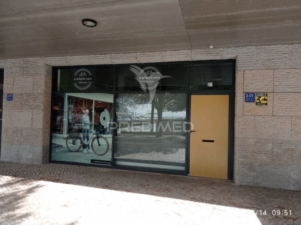 Loja para Venda em Parque das Nações Foto 4