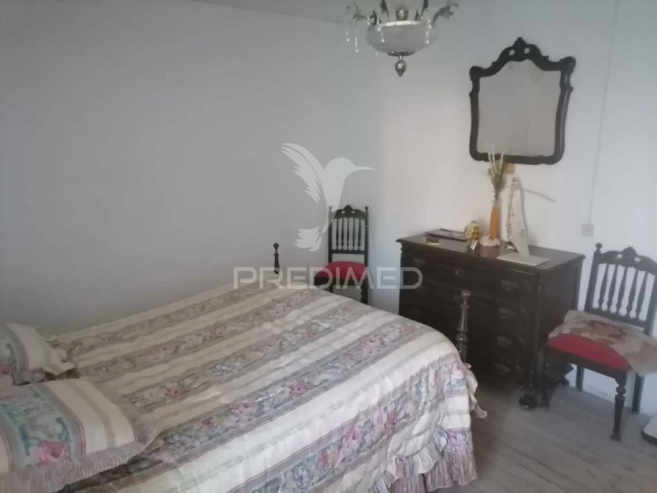 Moradia T4 para Venda em Alagoa Foto 9