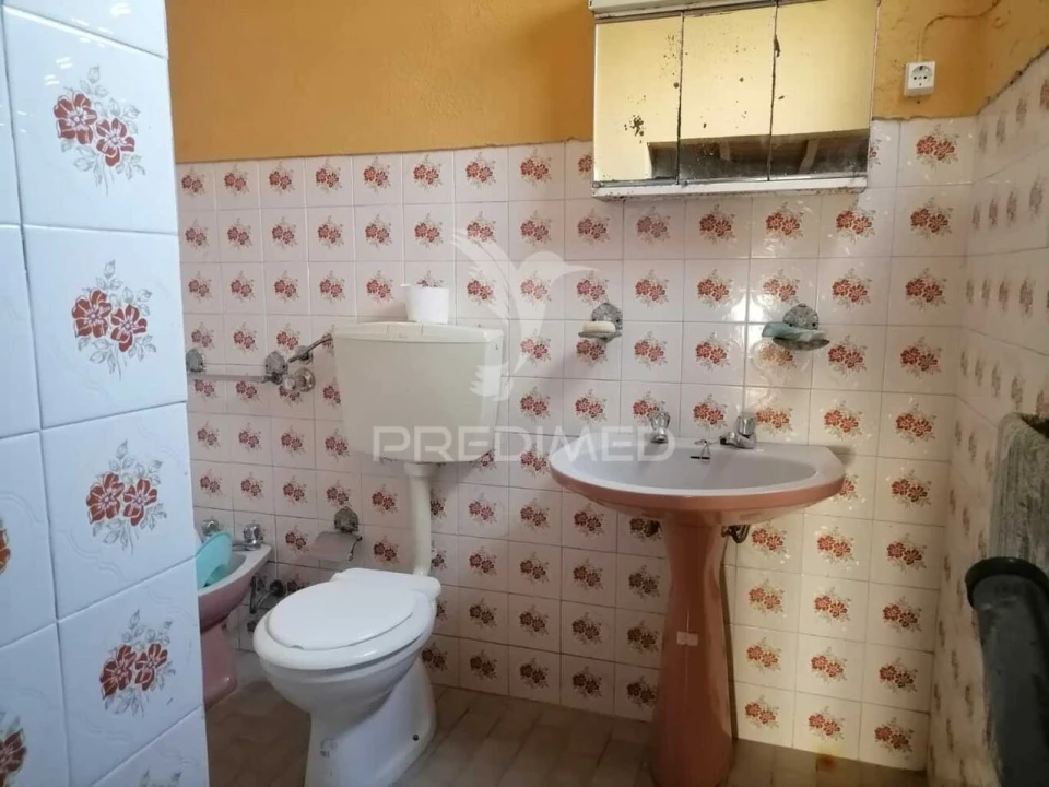 Moradia T4 para Venda em Alagoa Foto 16