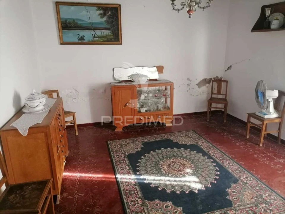 Moradia T4 para Venda em Alagoa Foto 11