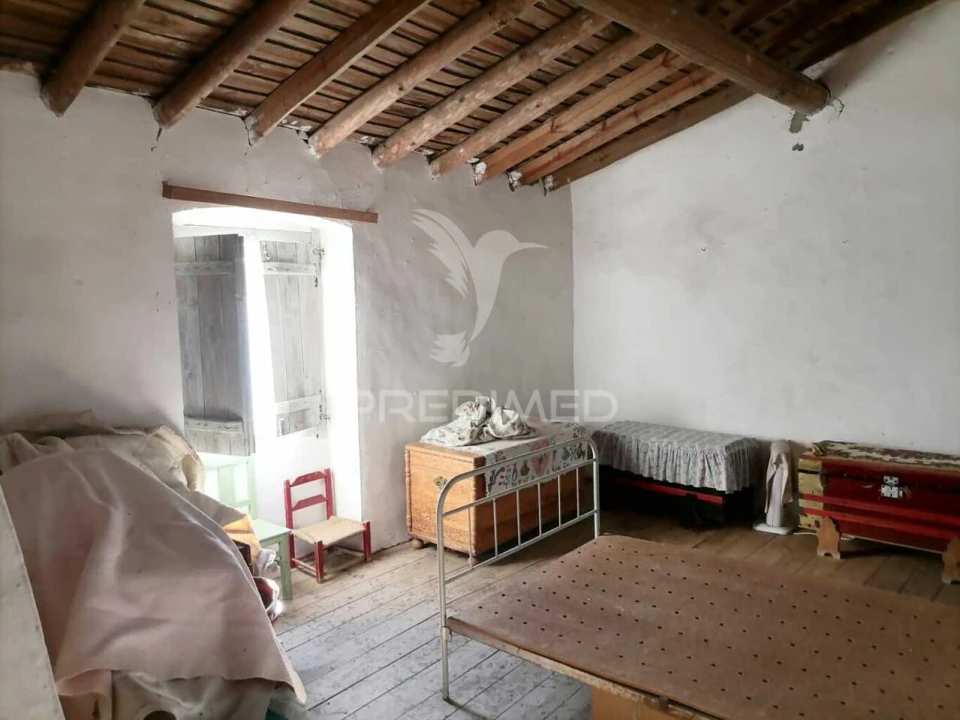 Moradia T4 para Venda em Alagoa Foto 6