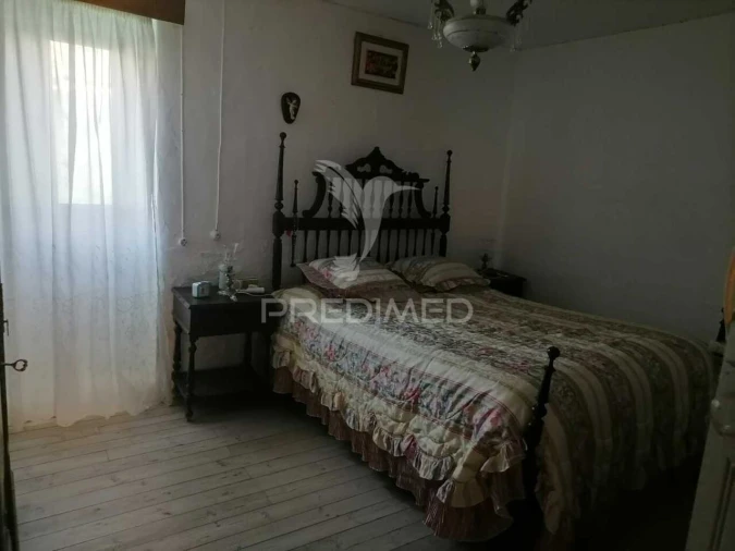 Moradia T4 para Venda em Alagoa Foto 10