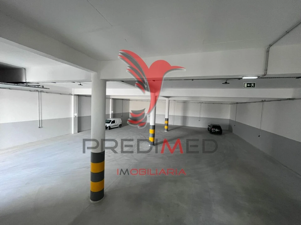 Armazém para Arrendamento em Santo António dos Cavaleiros e Frielas Foto 5