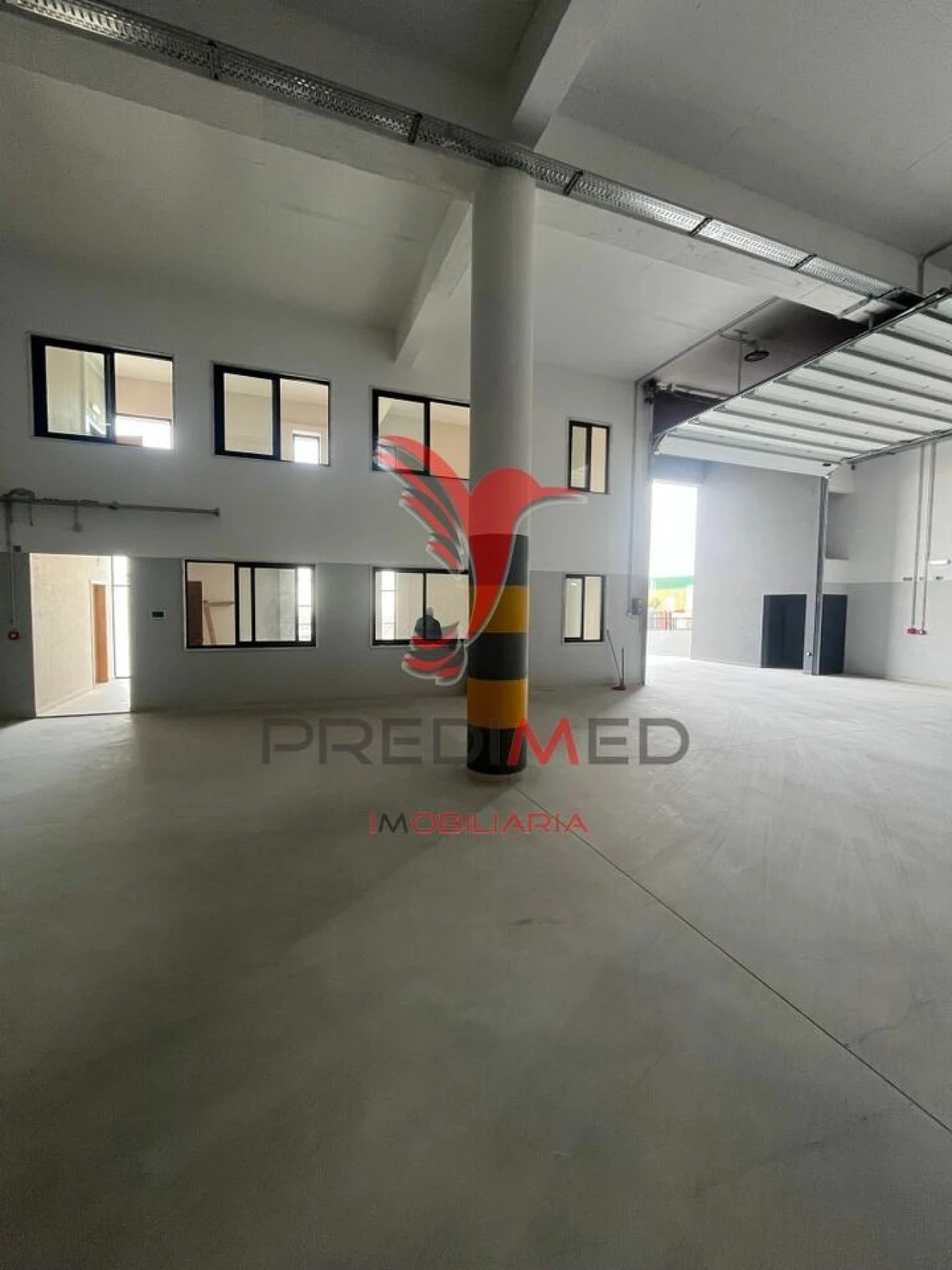 Armazém para Arrendamento em Santo António dos Cavaleiros e Frielas Foto 4