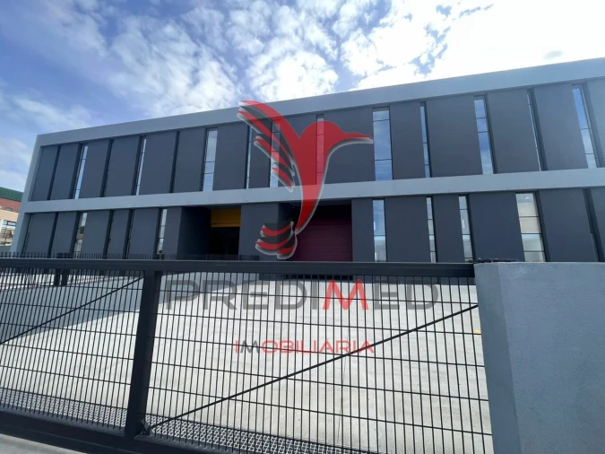 Armazém para Arrendamento em Santo António dos Cavaleiros e Frielas Foto 2