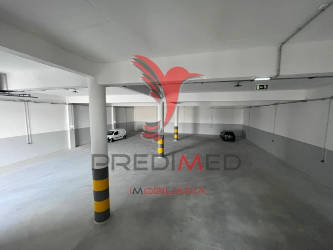 Armazém para Arrendamento em Santo António dos Cavaleiros e Frielas Foto 7