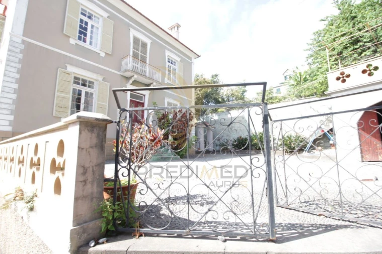 Moradia T4 para Venda em Funchal (Santa Maria Maior) Foto 1