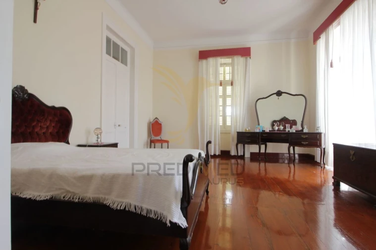 Moradia T4 para Venda em Funchal (Santa Maria Maior) Foto 5