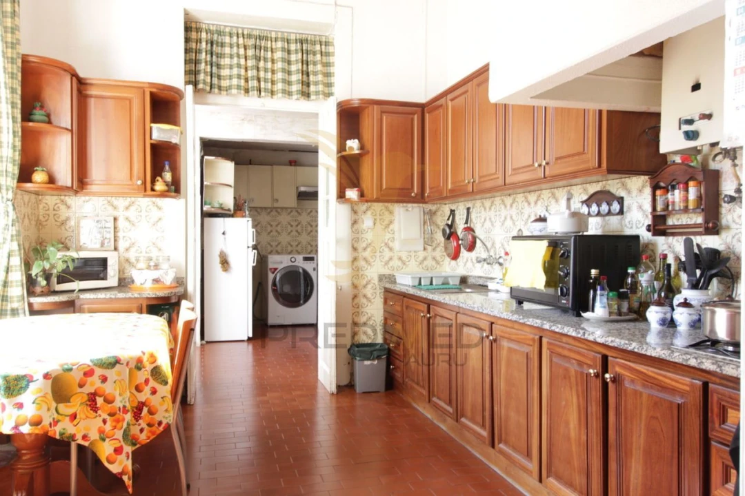 Moradia T4 para Venda em Funchal (Santa Maria Maior) Foto 4