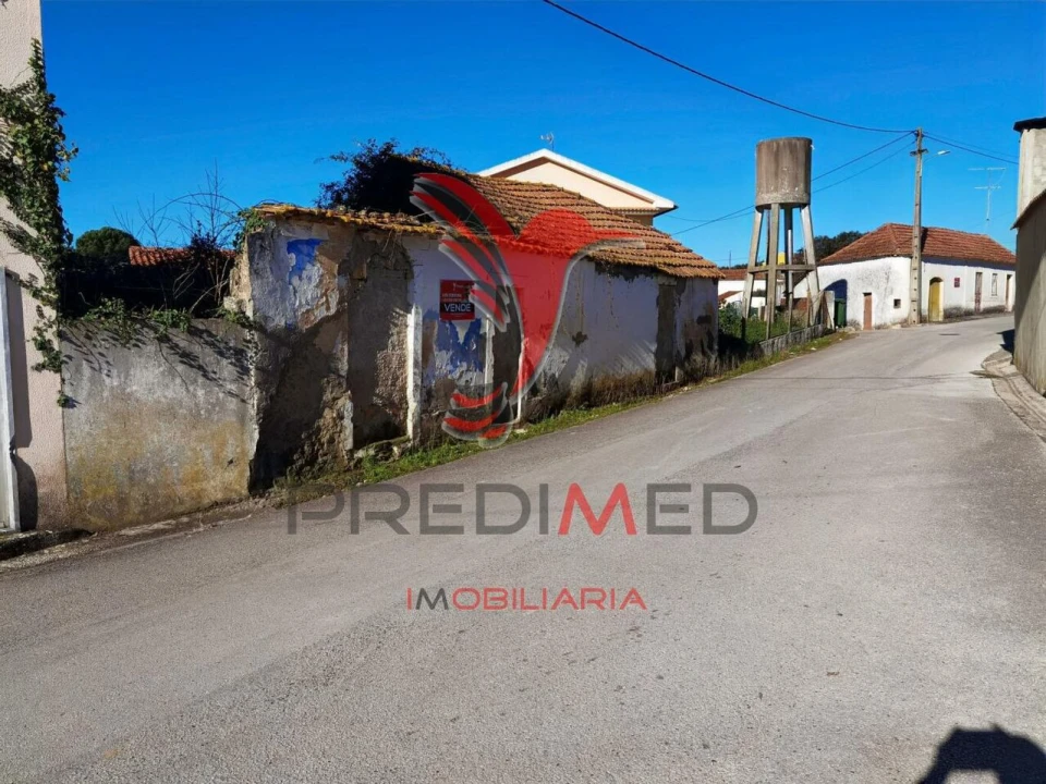 Moradia T2 para Venda em Azoia de Cima e Tremês Foto 2