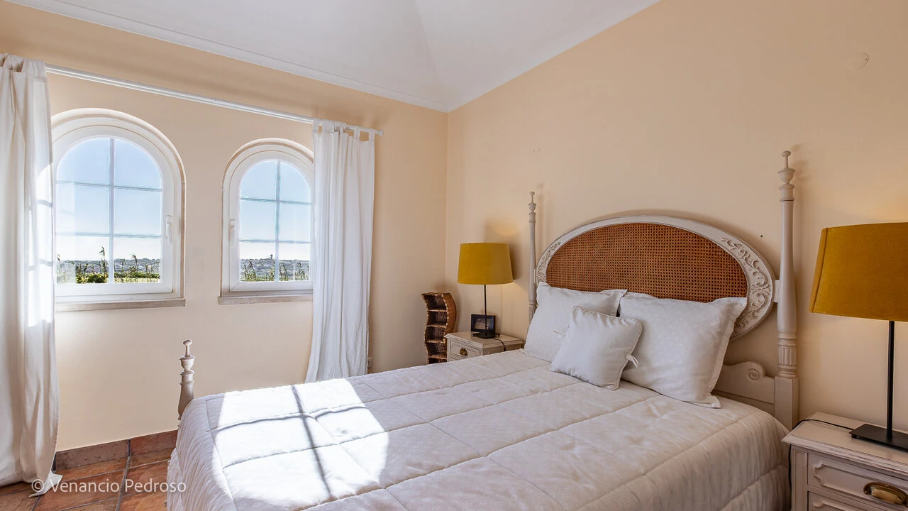 Moradia T5 para Venda em Encarnação Foto 7