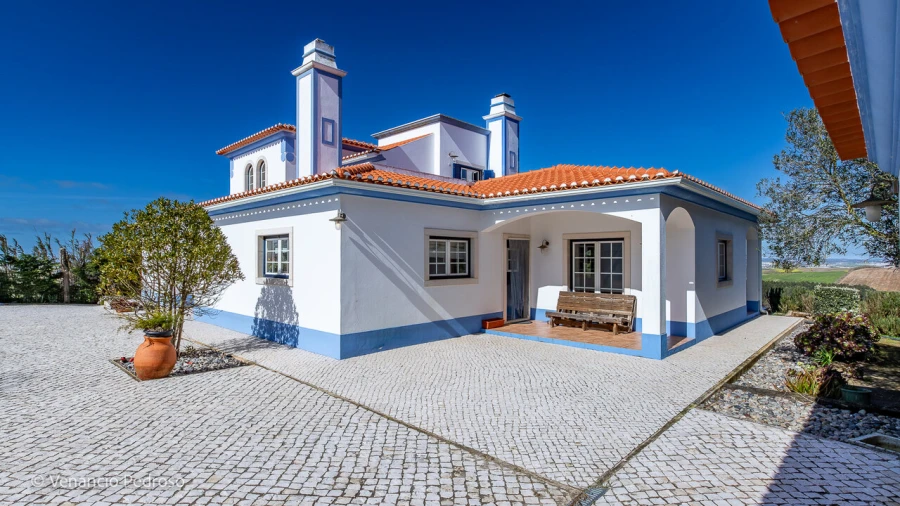 Moradia T5 para Venda em Encarnação Foto 44