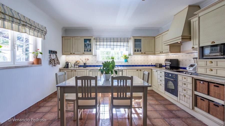 Moradia T5 para Venda em Encarnação Foto 17