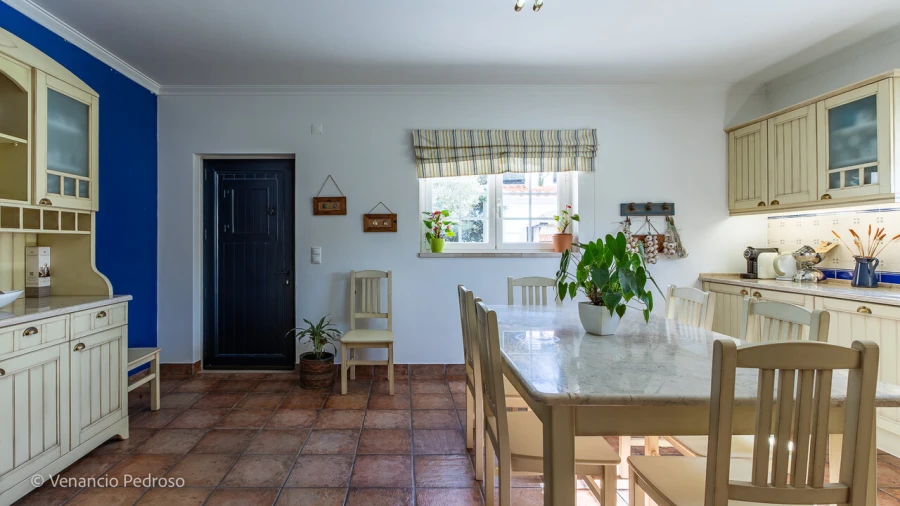 Moradia T5 para Venda em Encarnação Foto 19