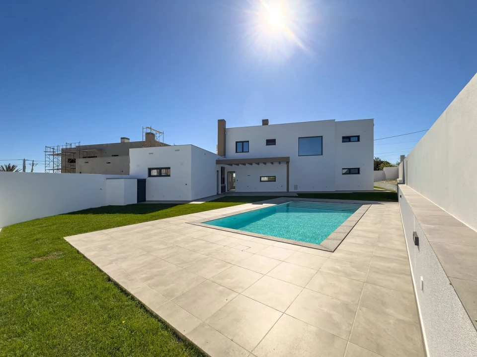 Moradia T4 para Venda em Silveira Foto 4