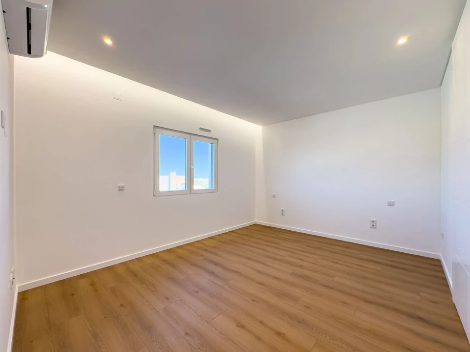 Moradia T4 para Venda em Silveira Foto 38