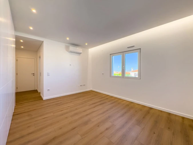 Moradia T4 para Venda em Silveira Foto 41