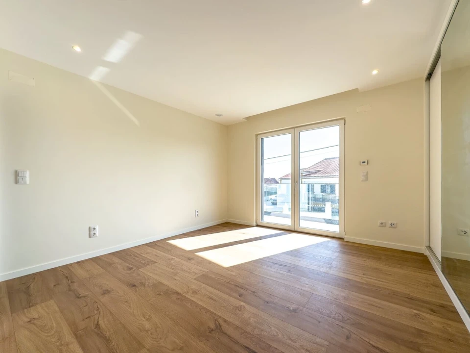 Moradia T4 para Venda em Silveira Foto 16