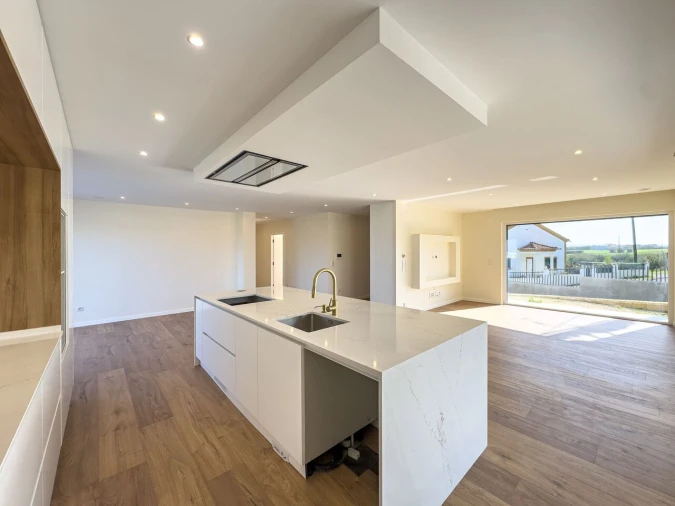 Moradia T4 para Venda em Silveira Foto 6