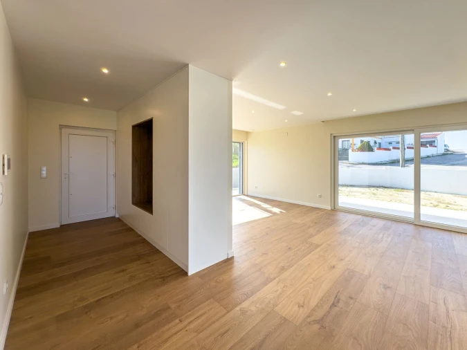 Moradia T4 para Venda em Silveira Foto 11