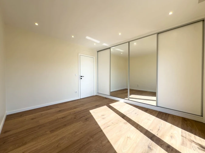 Moradia T4 para Venda em Silveira Foto 13