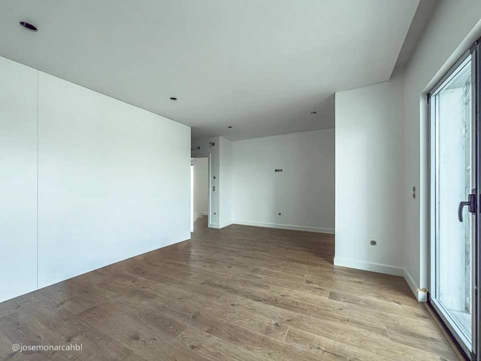 Moradia T4 para Venda em Igreja Nova e Cheleiros Foto 21