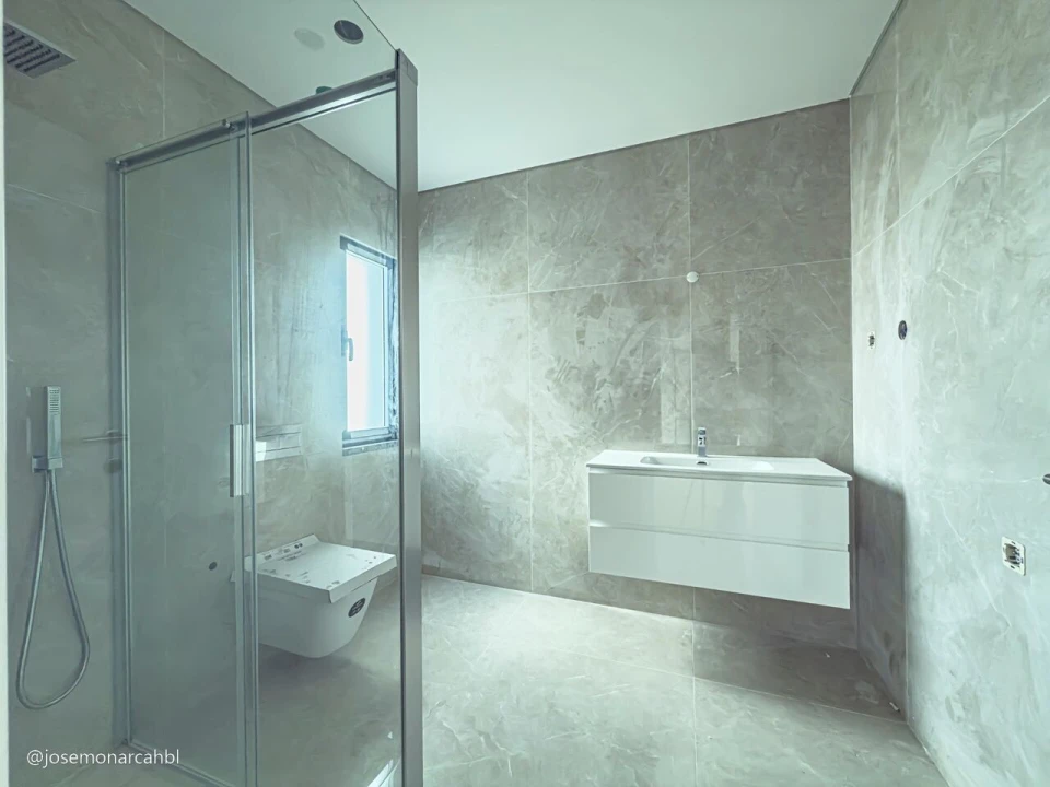 Moradia T4 para Venda em Igreja Nova e Cheleiros Foto 26