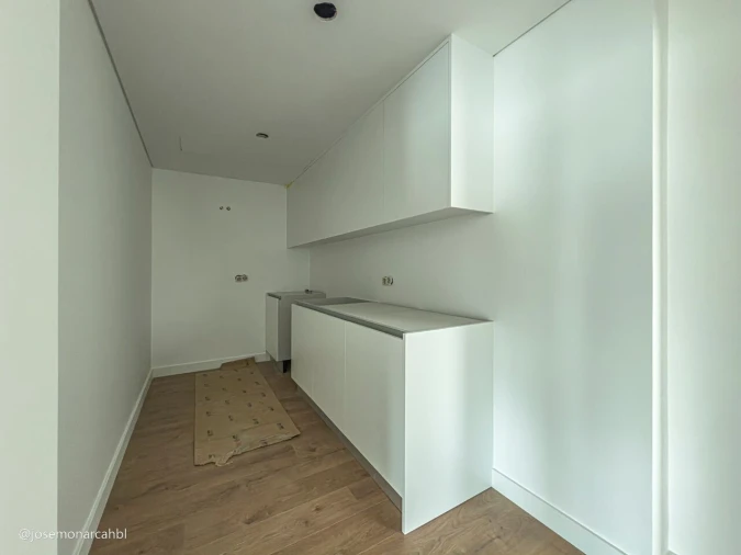 Moradia T4 para Venda em Igreja Nova e Cheleiros Foto 11