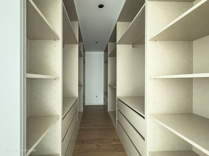 Moradia T4 para Venda em Igreja Nova e Cheleiros Foto 22