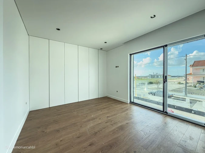 Moradia T4 para Venda em Igreja Nova e Cheleiros Foto 24