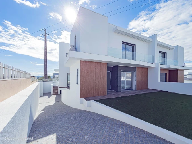 Moradia T4 para Venda em Igreja Nova e Cheleiros Foto 37