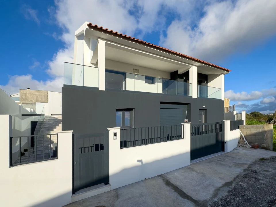 Moradia T4 para Venda em Carvoeira Foto 28