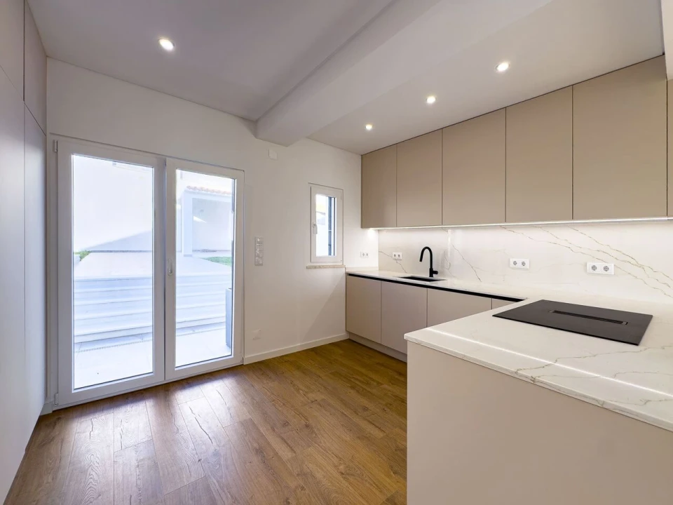 Moradia T4 para Venda em Carvoeira Foto 8