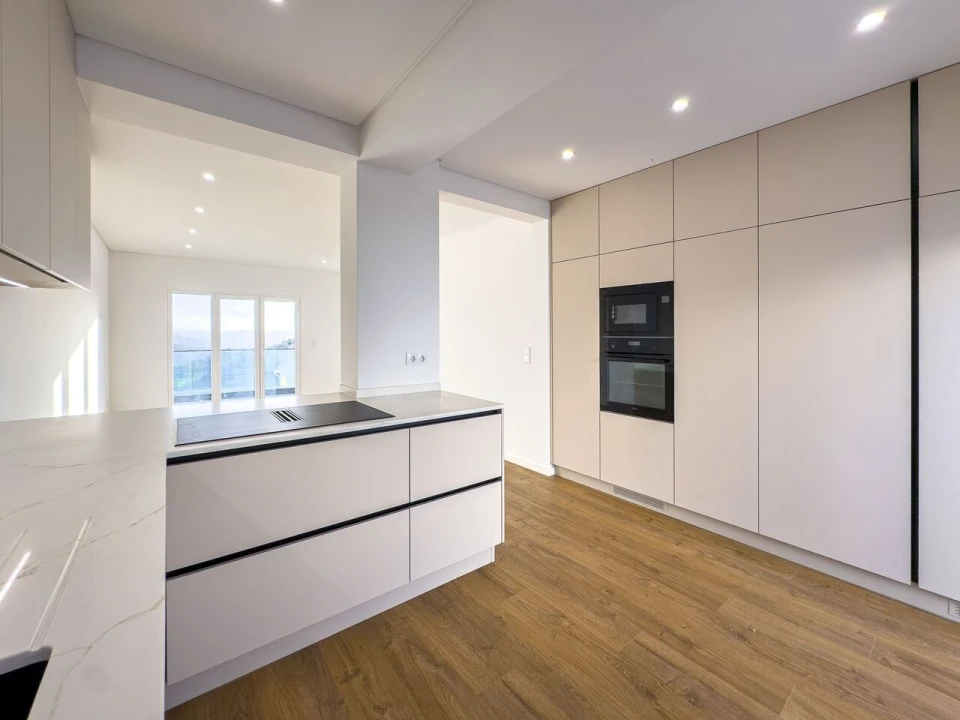 Moradia T4 para Venda em Carvoeira Foto 11