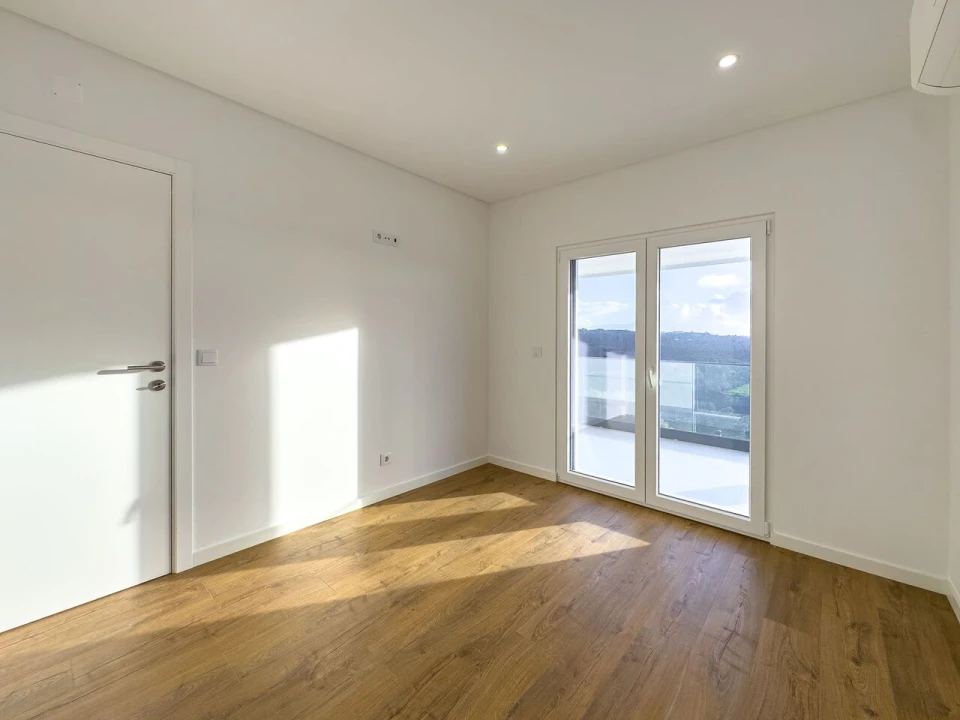 Moradia T4 para Venda em Carvoeira Foto 16