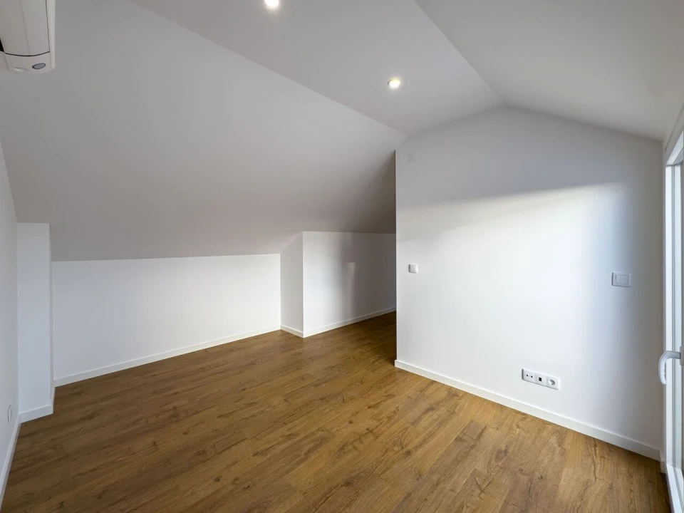 Moradia T4 para Venda em Carvoeira Foto 25