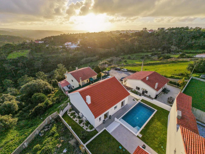 Moradia T4 para Venda em Carvoeira Foto 2