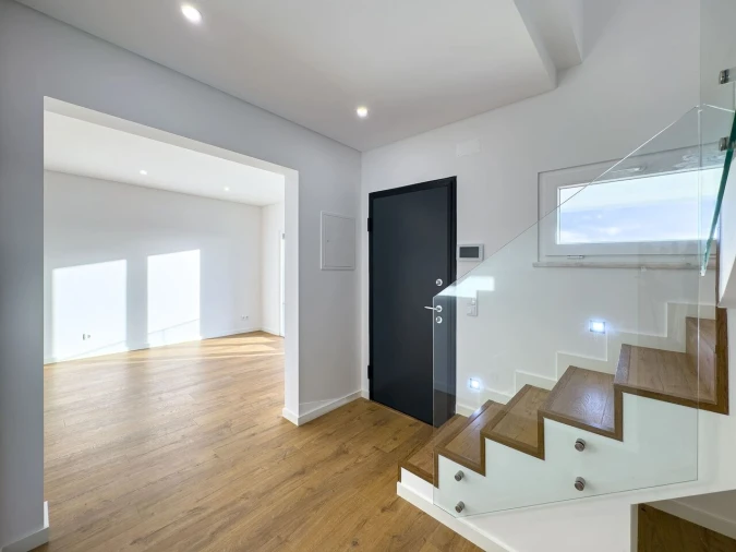 Moradia T4 para Venda em Carvoeira Foto 4