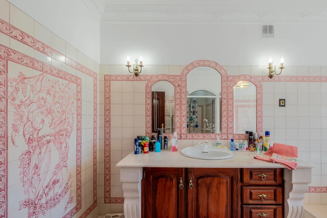 Moradia T4 para Venda em Encarnação Foto 27