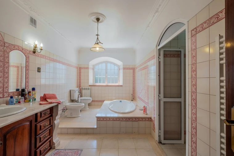 Moradia T4 para Venda em Encarnação Foto 26